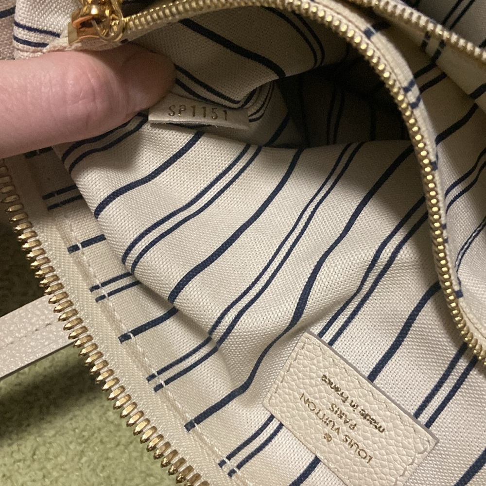 π¦π’ππ π’π‘ π©ππ¦π§ππππ₯π-LV EMPREINTE LUMINEUSE TOTE BAG - Picture 7 of 10